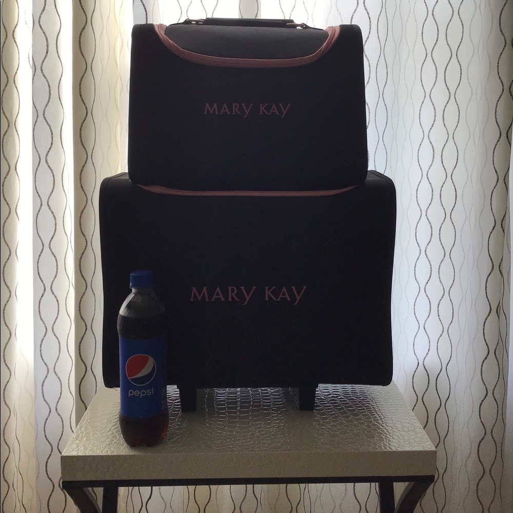 Mary Kay 2-piece trolly and make-up Case New